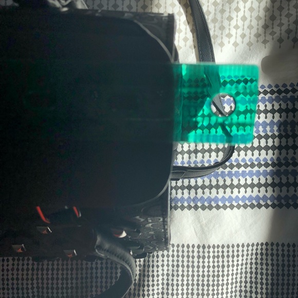 🛑SOLD🛑  Guess Handbag 👜 with strap - Picture 7 of 8